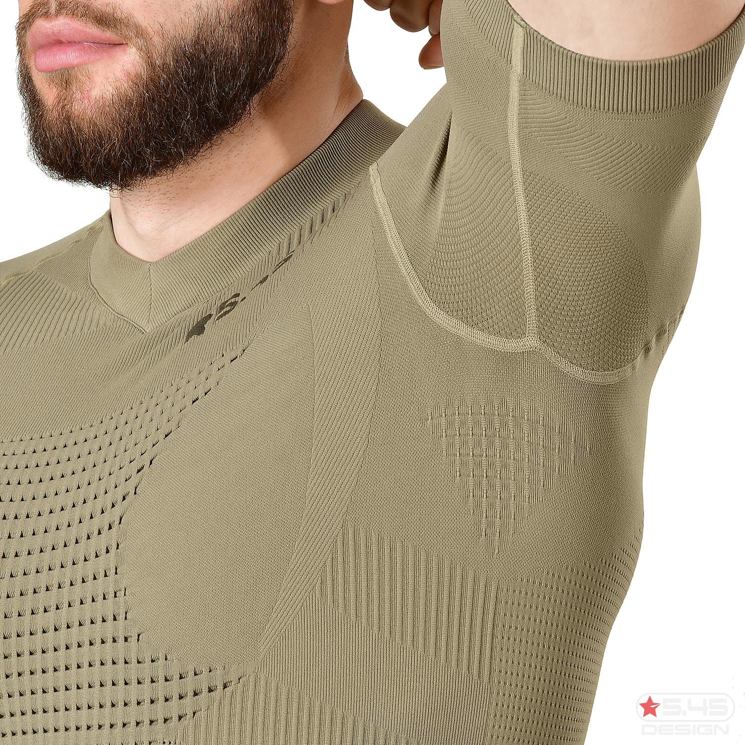 Aeration grid in the armpits guarantee increased air circulation.
